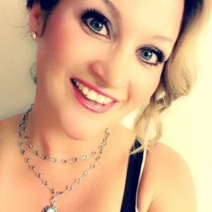 Meet your Posher, Adrienne